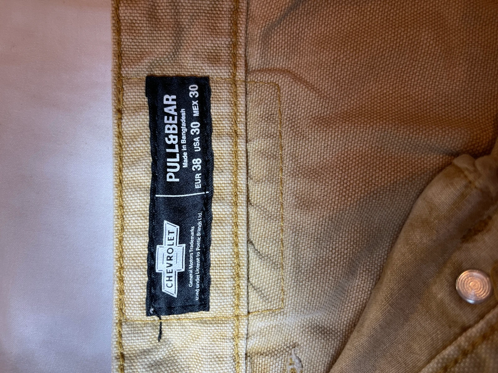 Beige broek met chevrolet borduurwerk – photo 5